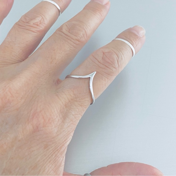 Sterling Silver Pointy V Shape Ring, Silver Rings, Stackable Band, Chevron - Picture 11 of 14
